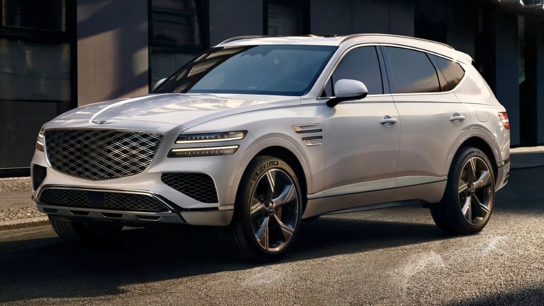 2024 Genesis GV80 in front of building
